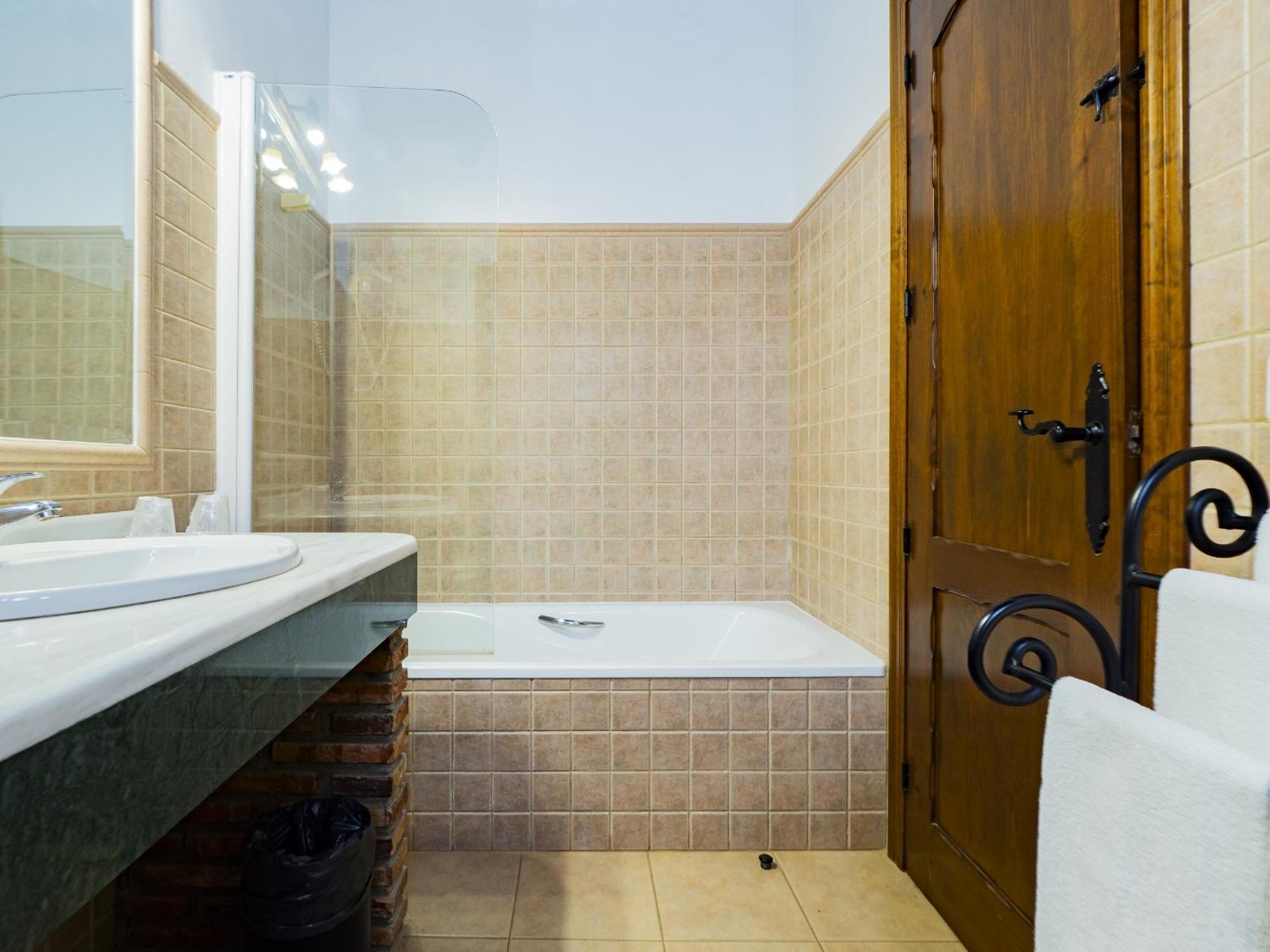 Cubo'S Hotel Cortijo San Antonio كاسارابونيلا المظهر الخارجي الصورة
