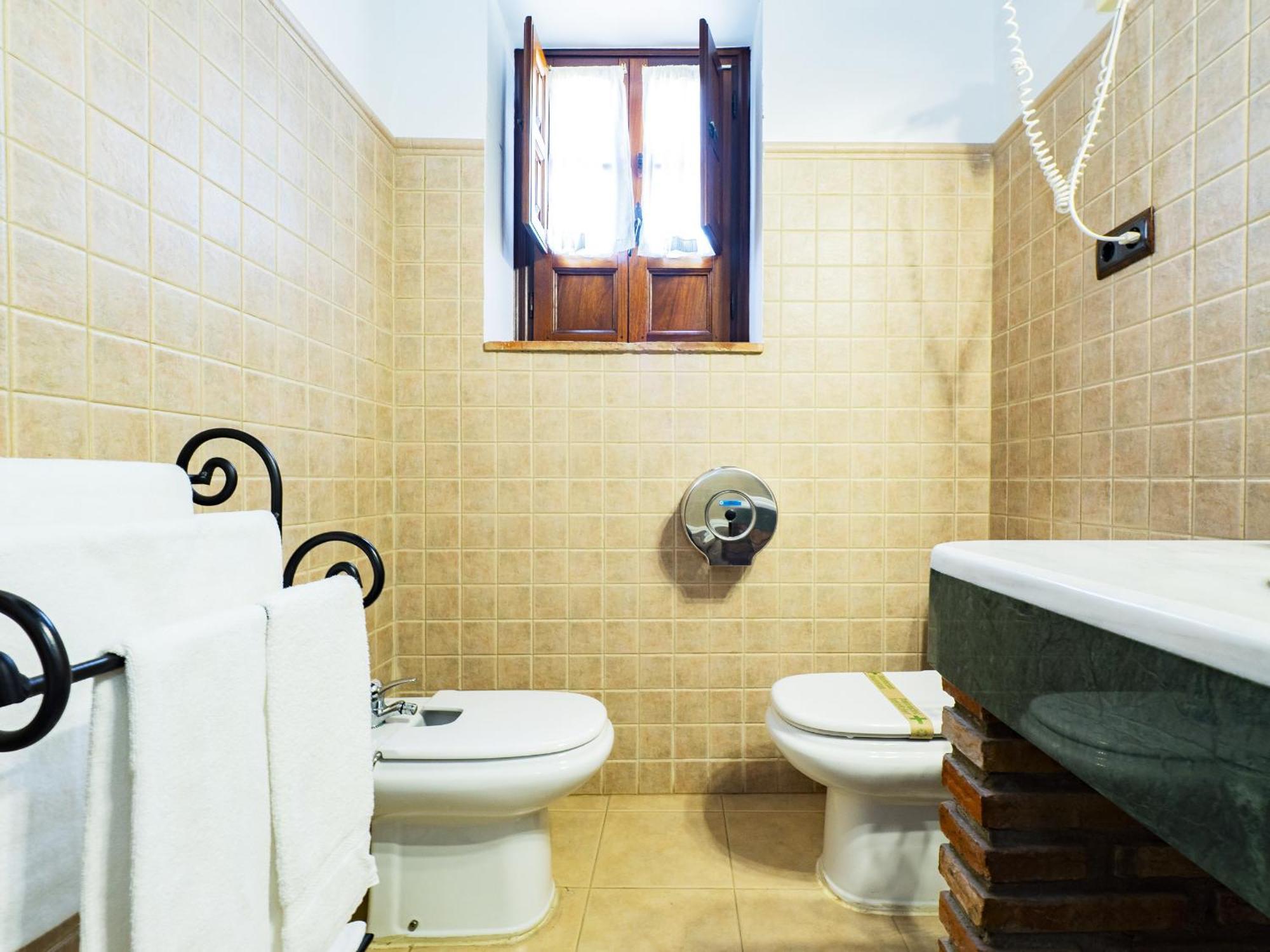 Cubo'S Hotel Cortijo San Antonio كاسارابونيلا المظهر الخارجي الصورة